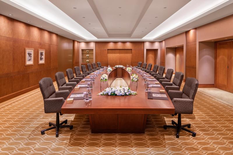 Emirates Palace Mandarin Oriental// Meeting room