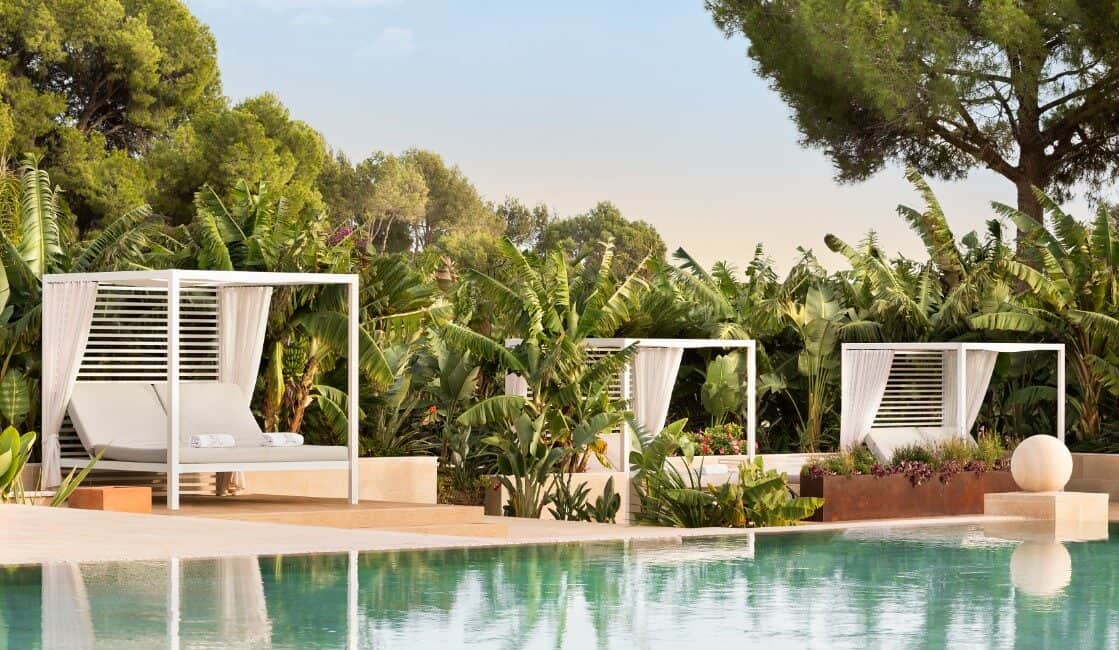 St. Regis Mardavall -Cabanas_Pool