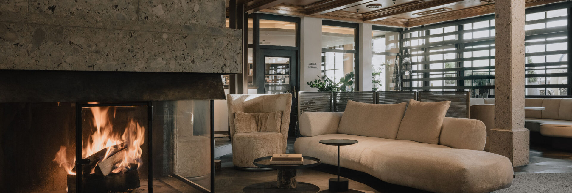Schlosshotel_Fiss Kamin Lounge